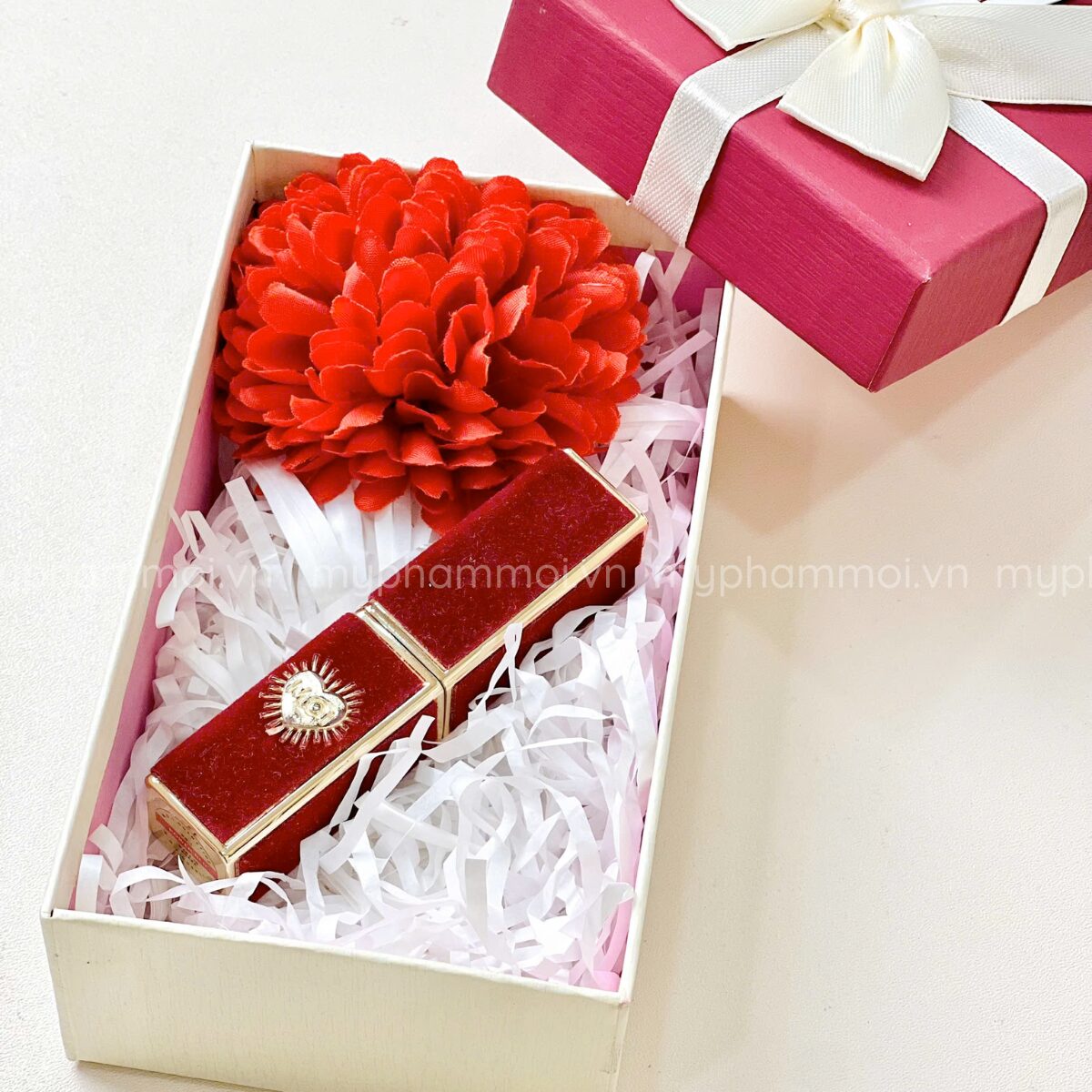 son thỏi queen of rose m.o.i hồ ngọc hà 2